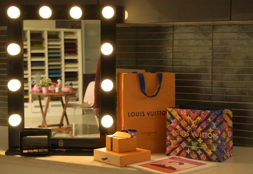 THE MAKEUP NINJA | HOLLYWOOD MIRROR WITH LED LIGHTS