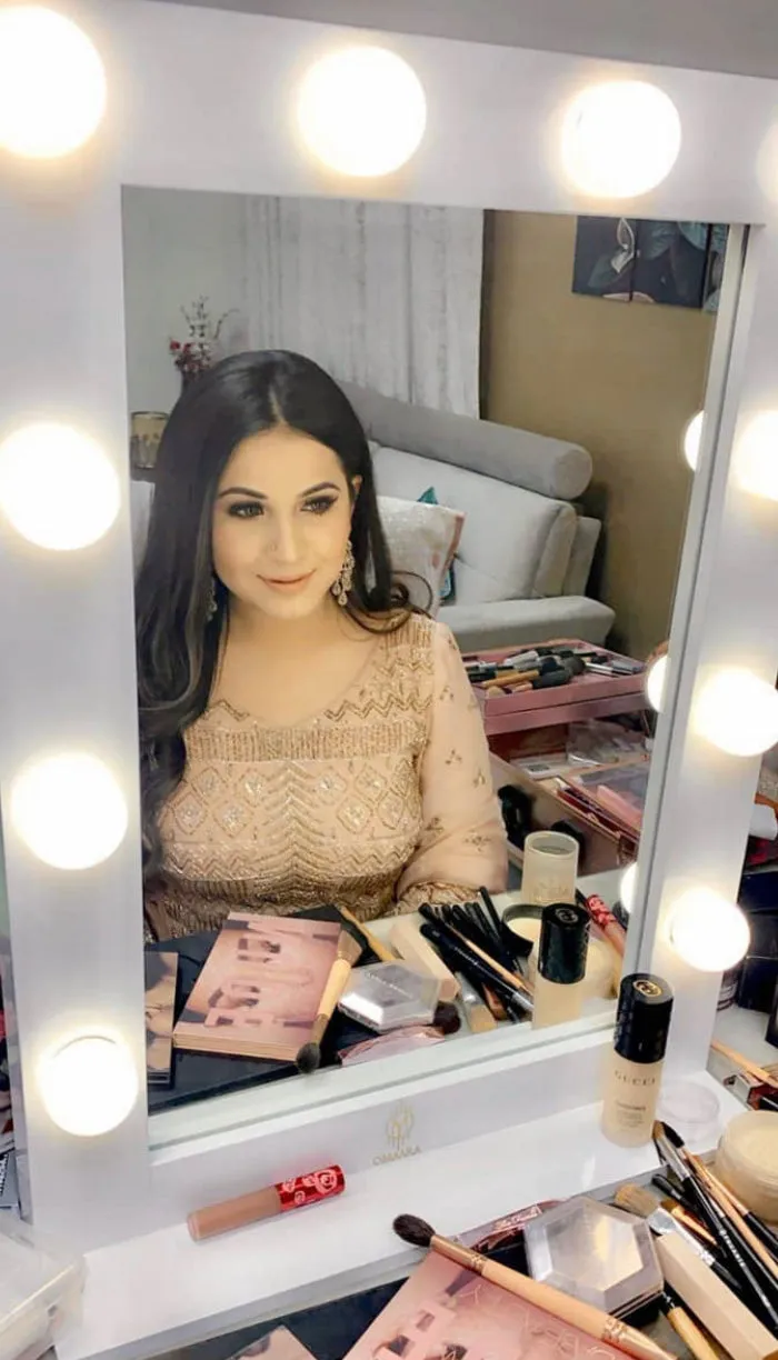 THE MAKEUP NINJA | HOLLYWOOD MIRROR WITH LED LIGHTS
